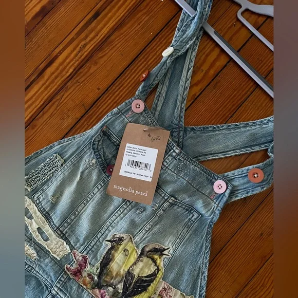 Magnolia Pearl Floral Applique Overalls 040 Washed Indigo - Picture 4 of 9
